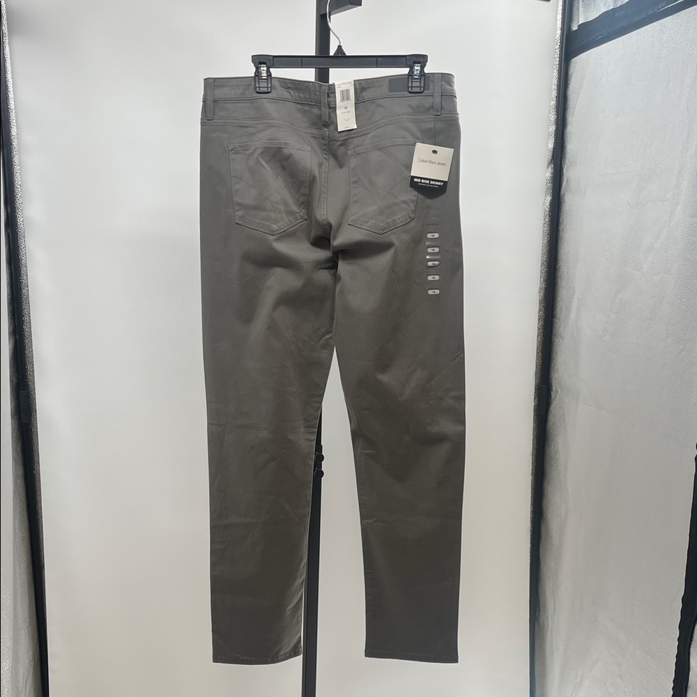 Calvin Klein Jeans Mid Rise Skinny Pants in Gray